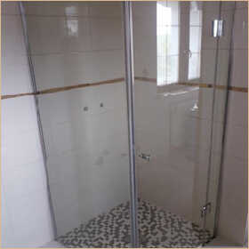 Kabiny prysznicowe oraz dodatkowe wyposażenie